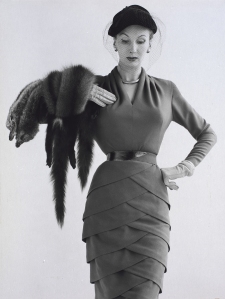 Barbara Goalen con vestido de Lily Schroter, 1951