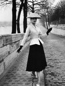 1947. Colección "Corola" de Dior. ¿Inspiración o casualidad?
